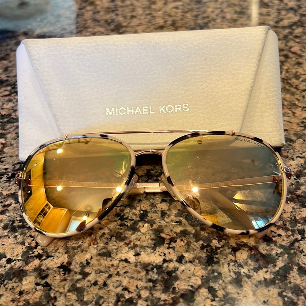 Barely worn mirrored, tortoise shell rim sunglasses